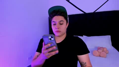 Snapshot of iangilbert chatting on 09.16.25 ian online show from 09.16.25