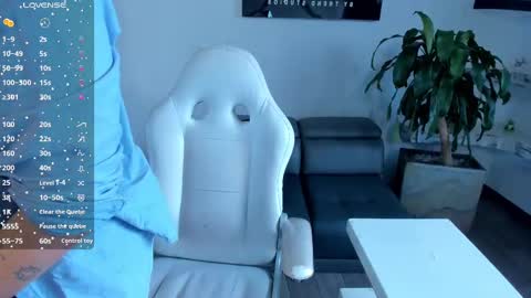 Snapshot of iangilbert chatting on 09.19.25 ian online show from 09.19.25