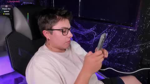 Snapshot of iangilbert chatting on 09.24.25 ian online show from 09.24.25