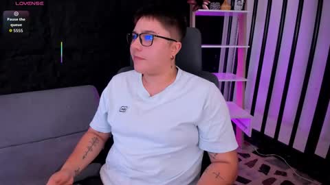 Snapshot of iangilbert chatting on 10.03.25 ian online show from 10.03.25