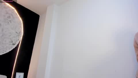 Snapshot of iangilbert chatting on 10.21.25 ian online show from 10.21.25