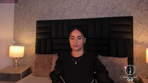 Snapshot of iara_martinez chatting on 10.01.25 I A R A online show from 10.01.25