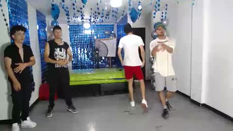 Snapshot of icevermilk chatting on 02.11.25 THOMAS AND DAMIAND online show from 02.11.25