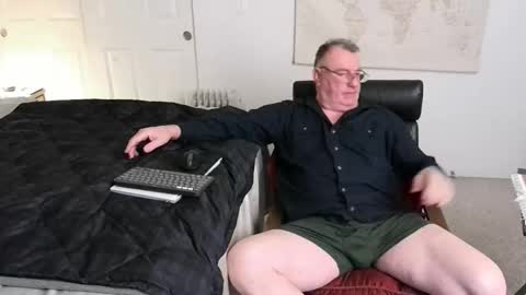 Snapshot of icihristopher chatting on 10.31.25 Christopher online show from 10.31.25