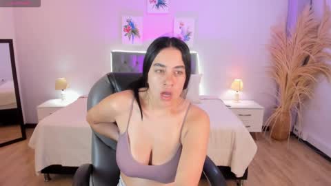 Snapshot of icysweetcam chatting on 02.18.26 Icy online show from 02.18.26