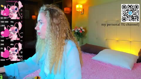 Snapshot of ida_lewiss chatting on 04.07.26 Ida online show from 04.07.26