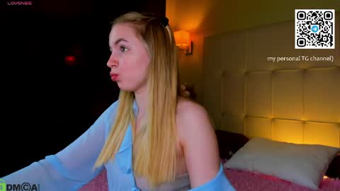 Snapshot of ida_lewiss chatting on 04.12.26 Ida online show from 04.12.26