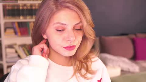 Snapshot of idontlikeguccibelts chatting on 10.10.25 Little Flower online show from 10.10.25