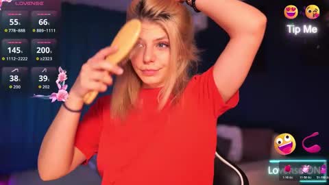 Snapshot of idontlikeguccibelts chatting on 11.27.25 Little Flower online show from 11.27.25