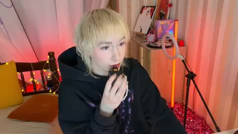 Emmy  help me reach 100 thumbs up online show from 02.20.26