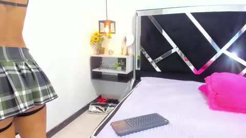 Isabella online show from 09.15.25