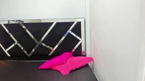 Isabella online show from 09.17.25