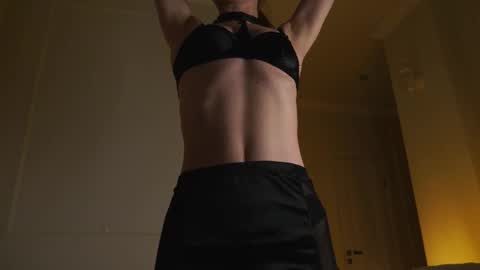 illona_harriss online show from 10.23.25