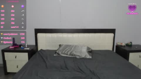 Snapshot of iloniya chatting on 11.18.25 iloniya online show from 11.18.25