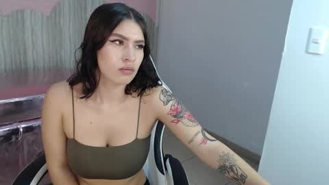 Snapshot of im_anny_t chatting on 10.02.25 Anny online show from 10.02.25