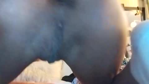 Ellliiana  online show from 10.17.25