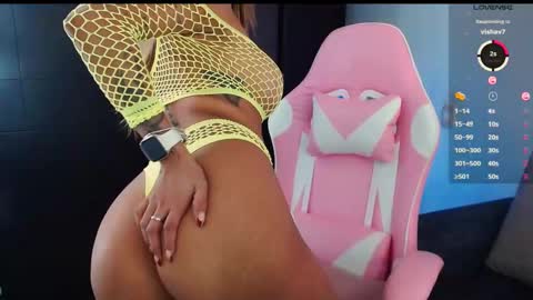 Snapshot of im_grecia chatting on 10.13.25 Grecia online show from 10.13.25