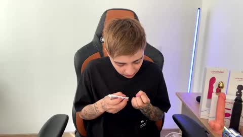 Laia online show from 02.25.25