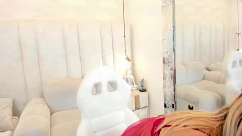 Mailyn Jung online show from 03.26.26