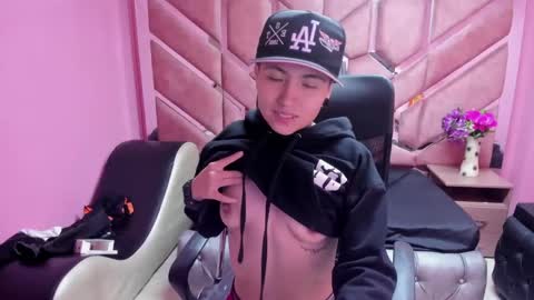 Snapshot of im_mathias chatting on 01.20.25 mathias online show from 01.20.25