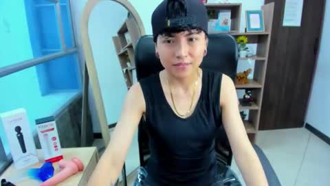 Snapshot of im_mathias chatting on 09.28.25 mathias online show from 09.28.25