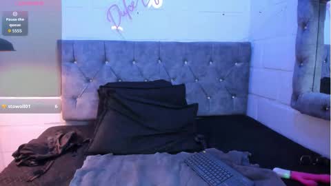 Snapshot of im_mia_dl chatting on 03.12.26 Mia online show from 03.12.26