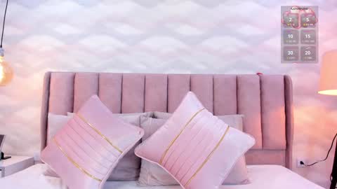 Snapshot of im_nika_ chatting on 01.08.25 Nika online show from 01.08.25