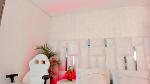 Snapshot of im_nika_ chatting on 10.31.25 Nika online show from 10.31.25