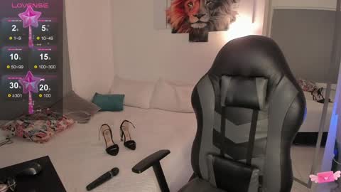 Snapshot of imacwenn_ chatting on 01.30.25 Sofia online show from 01.30.25