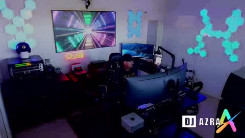 Snapshot of imdjazra chatting on 01.12.25 DJ Azra online show from 01.12.25