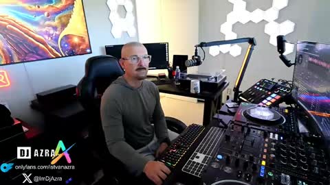 Snapshot of imdjazra chatting on 02.17.25 DJ Azra online show from 02.17.25