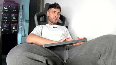 Felipe Ferrer online show from 02.26.25