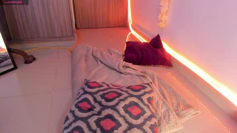 Snapshot of immia_rosse chatting on 12.11.24 mia --------- COL TIME online show from 12.11.24