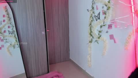 Snapshot of immia_rosse chatting on 12.17.24 mia --------- COL TIME online show from 12.17.24