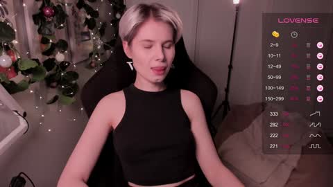 Snapshot of imnotmia chatting on 12.18.24 Mia online show from 12.18.24