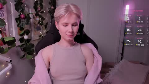 Snapshot of imnotmia chatting on 01.12.25 Mia online show from 01.12.25