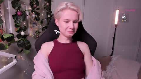 Snapshot of imnotmia chatting on 01.19.25 Mia online show from 01.19.25