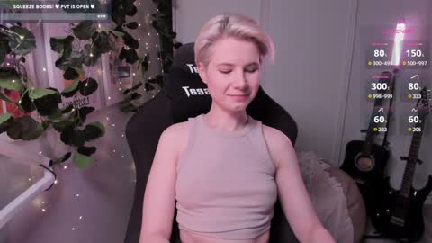 Snapshot of imnotmia chatting on 02.04.25 Mia online show from 02.04.25