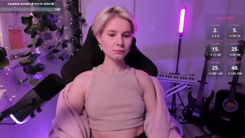 Snapshot of imnotmia chatting on 02.14.25 Mia online show from 02.14.25