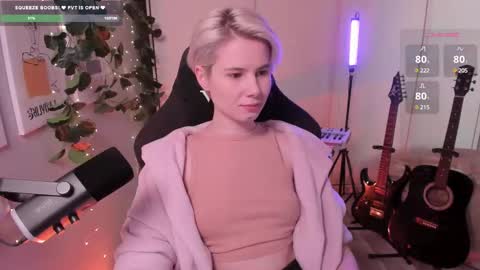 Snapshot of imnotmia chatting on 02.22.25 Mia online show from 02.22.25