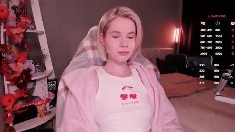 Snapshot of imnotmia chatting on 11.17.25 Mia online show from 11.17.25