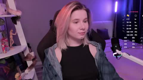 Mia online show from 04.24.26