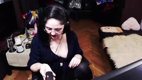 Empress online show from 12.22.25