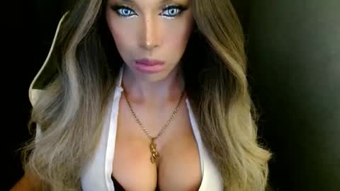 Queen Gwen online show from 09.27.25