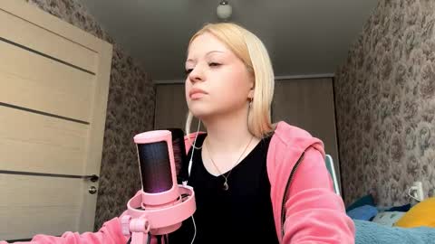 Snapshot of inamillsap chatting on 02.18.26 Lola online show from 02.18.26