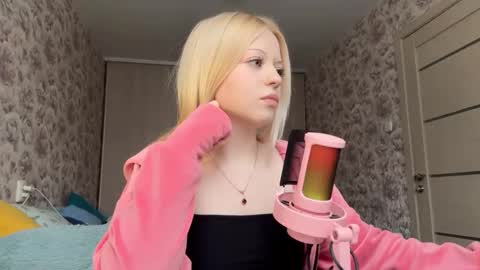 Snapshot of inamillsap chatting on 02.19.26 Lola online show from 02.19.26