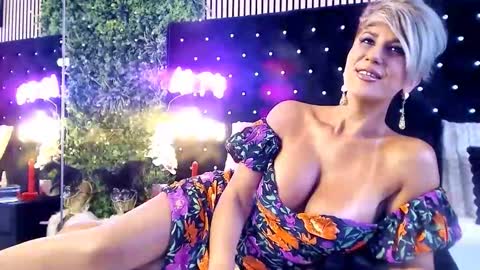 Snapshot of inanna_ishtar1 chatting on 10.01.25 inanna_ishtar1 online show from 10.01.25