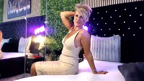 Snapshot of inanna_ishtar1 chatting on 10.12.25 inanna_ishtar1 online show from 10.12.25