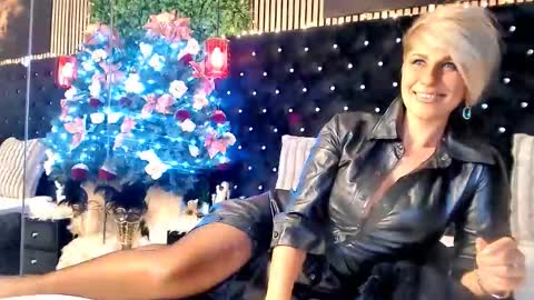 Snapshot of inanna_ishtar1 chatting on 12.17.25 inanna_ishtar1 online show from 12.17.25