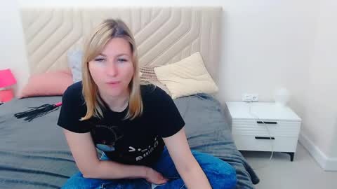 Snapshot of incredible_ariela chatting on 05.20.26 incredible_ariela online show from 05.20.26